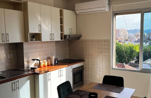 Tirana Apartment | Family-friendly Sunset Charm Retreat Tirana with Panorma View and Natural Plants