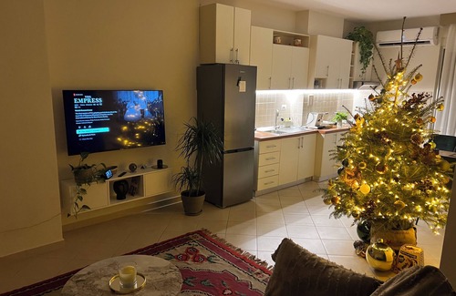 Tirana Apartment | Family-friendly Sunset Charm Retreat Tirana with Panorma View and Natural Plants