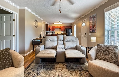 Guntersville House | Family Friendly Townhouse Near Lake and Shopping