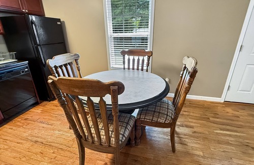 Guntersville House | Family Friendly Townhouse Near Lake and Shopping