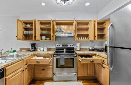 Gainesville Apartment | Family Friendly Townhouse with Reading Nook and Bike