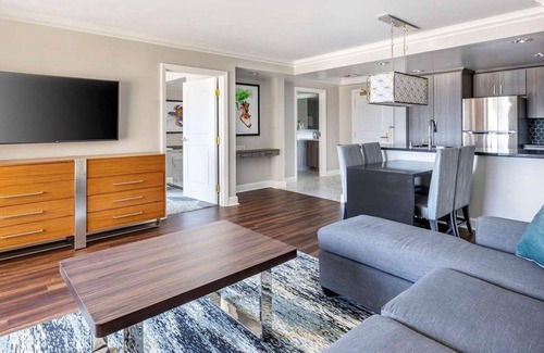 Las Vegas Resort | Family-Friendly Vegas: Luxury 3-Bedroom Retreat Near the Strip - The Boulevard