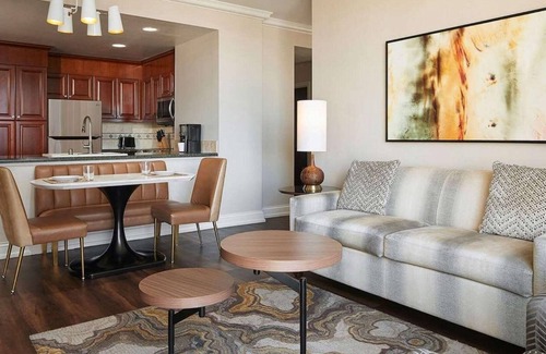 Las Vegas Resort | Family-Friendly Vegas: Luxury 3-Bedroom Retreat Near the Strip - The Boulevard