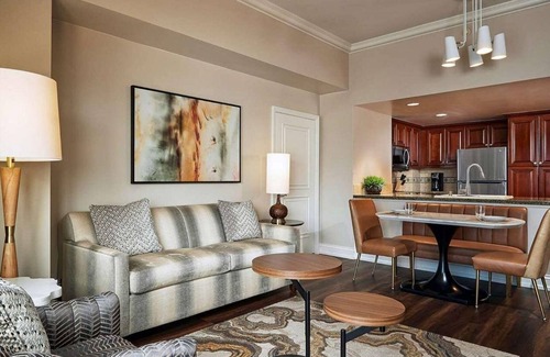 Las Vegas Resort | Family-Friendly Vegas: Luxury 3-Bedroom Retreat Near the Strip - The Boulevard