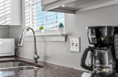 Central Arlington Apartment | Family Friendly & Very Clean! Walk to AT&T Stadium! 2 Queen Beds