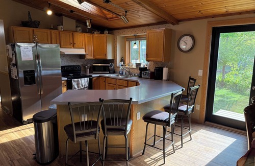 Tomahawk House | Family-friendly! Walking distance to food, shopping, rentals, boat landing.