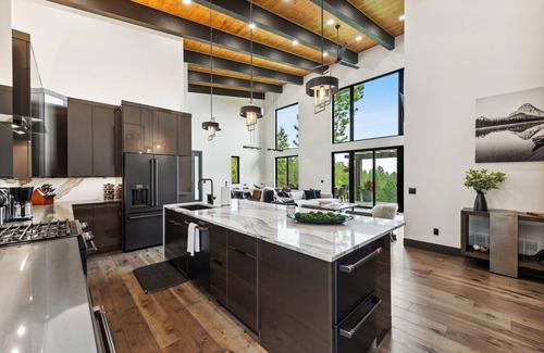 Somers House | Family friendly with 180 Degree views of Flathead Lake and Mountain Range