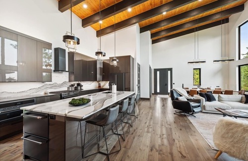 Somers House | Family friendly with 180 Degree views of Flathead Lake and Mountain Range