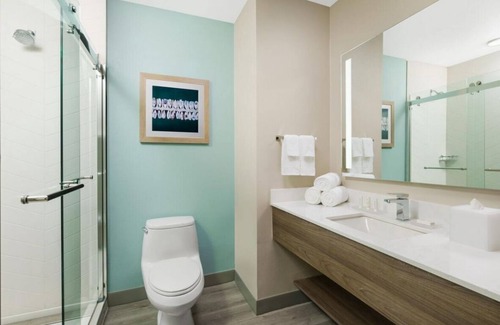 Marathon Hotel | Family & Friends Getaway! 2 Convenient Units, Free Breakfast, Outdoor Pool