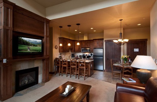 Breckenridge Cabin | FAMILY FUN! 25 Mar-1 Apr 2023,True Ski In/Out, 2BR/2BA, Full Kitch, Sleeps 8+