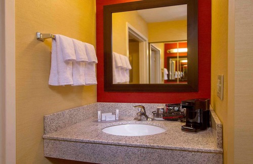 Durham Hotel | Family fun at Weaver Street Park! 3 Pet-friendly Units, FREE Parking, Pool!