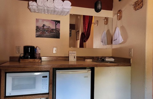 Williams Cabin | Family Fun Railcar #3 Sleeps Four!