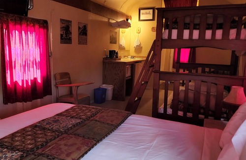 Williams Cabin | Family Fun Railcar #3 Sleeps Four!