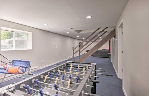 Albrightsville House | Family fun with Hot Tub and EV charger at the Duck Inn