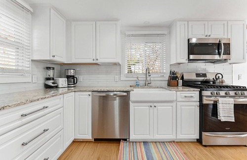 Vineyard Haven House | Family Getaway Walkable to Town