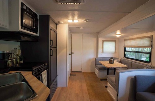 Miller Lake House | Family Glamping RV Springdale Retreat Tobermory