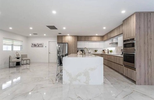 Palmetto Bay House | Family & Group Getaway | Pool + Huge Backyard