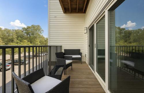 Glen Iris Apartment | Family Group Retreat 3 Queens Beds