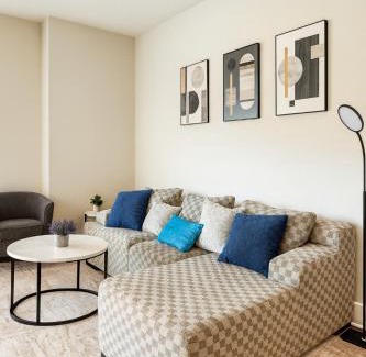 Glen Iris Apartment | Family Group Retreat 3 Queens Beds