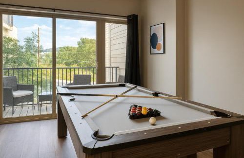 Glen Iris Apartment | Family Group Retreat 3 Queens Pool Table 4th
