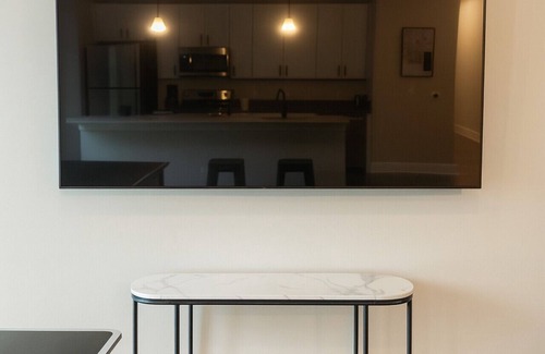 Glen Iris Apartment | Family & Group Retreat|3 Queens + Pool Table 4th
