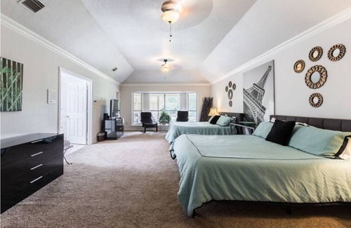 Lakewood Hills House | Family Haven - Space Galore 4.5 bedroom 10 beds, 3/4 Acre