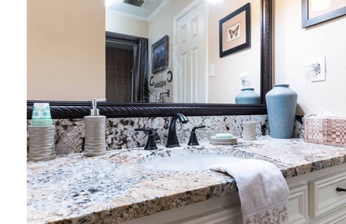 Lakewood Hills House | Family Haven - Space Galore 4.5 bedroom 10 beds, 3/4 Acre