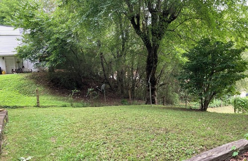 Lackey Hill House | FAMILY HOME CLOSE TO TOWN