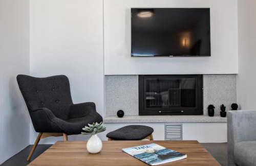 Kalloni Tinou Villa | family home