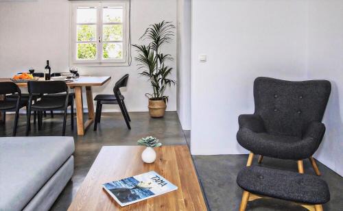 Kalloni Tinou Villa | family home