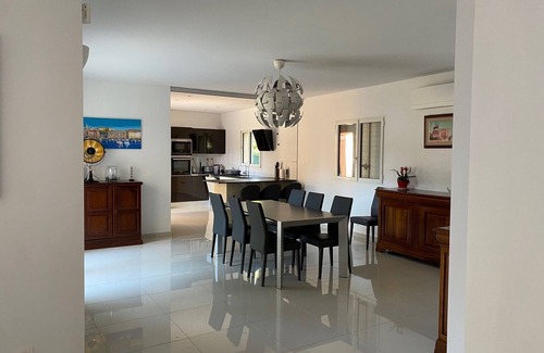 Les Trois Lucs House | Family home in Marseille