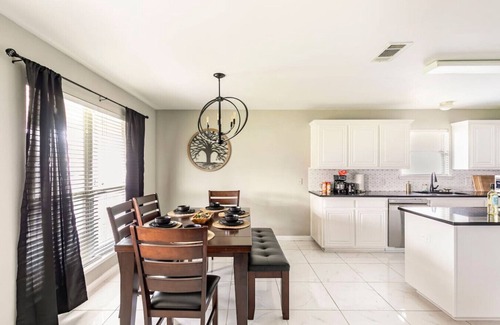 Southeast Arlington House | Family Home| Large Patio| Game Room| AT&T Stadium