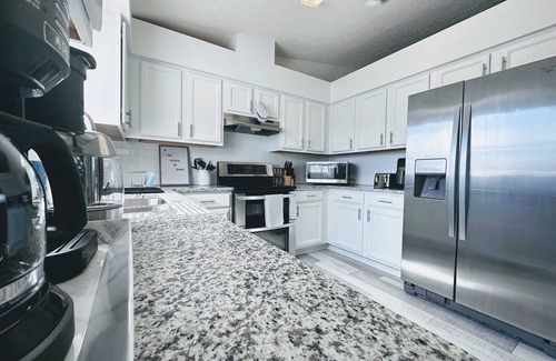 Homosassa House | Family Home - Minutes from Springs with King Size Bed and generous amenities!