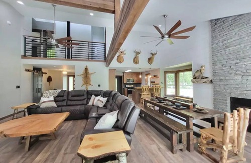 Queensbury House | Family Home Nr Lake George+Ski Mtn w/Indoor HotTub