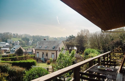 Veulettes-sur-Mer House | Family home: sea view, beach 50m away