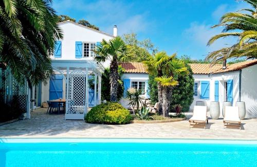 Dolus-d'Oleron House | Family home sleeps 10, Swimming pool, Jacuzzi, Petanque, Gym.