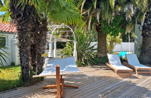 Dolus-d'Oleron House | Family home sleeps 10, Swimming pool, Jacuzzi, Petanque, Gym.