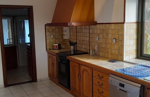 Saint-Gaultier Cottage | Family Home with Private Pool, Wood Stove, A/C & Parking - Central Saint-Gaultier