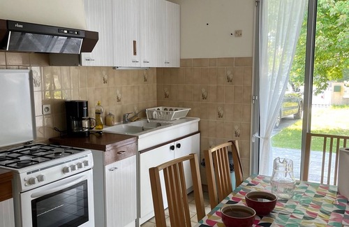 Hourtin House | Family home with large garden close to town center