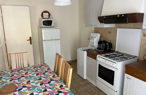 Hourtin House | Family home with large garden close to town center