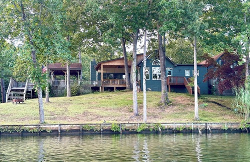 Shelby House | Family house by the lake