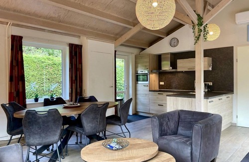 Burgh-Haamstede House | Family house, quietly located, lots of privacy,15 minutes cycling from the beach