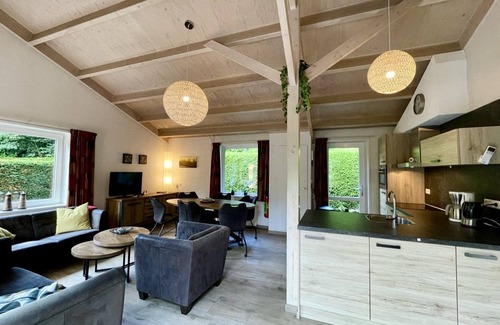 Burgh-Haamstede House | Family house, quietly located, lots of privacy,15 minutes cycling from the beach