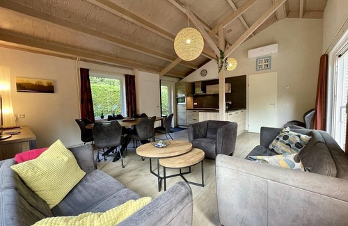 Burgh-Haamstede House | Family house, quietly located, lots of privacy,15 minutes cycling from the beach
