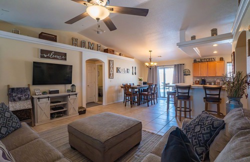 Lake Havasu City House | Family Lake House - Pet Friendly - Pool and Spa - HEATED SPA INCLUDED