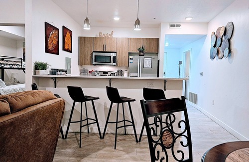 Salt Lake City Apartment | Family Leisure or Corporate Luxury Suite. 2B/2Ba, Gym, Hot-Tub, EV Chrgr Access.