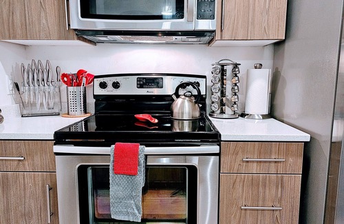 Salt Lake City Apartment | Family Leisure or Corporate Luxury Suite. 2B/2Ba, Gym, Hot-Tub, EV Chrgr Access.