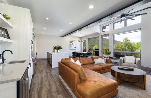 Keystone House | Family Mountain Getaway/Private Hot Tub/Stunning Views