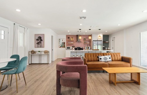 Santa Ana House | Family Oasis by Disneyland w/Pool + Fire Pit, Games