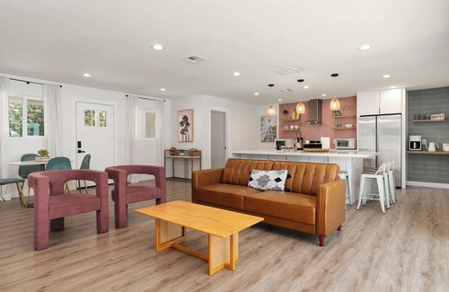 Santa Ana House | Family Oasis by Disneyland w/Pool + Fire Pit, Games